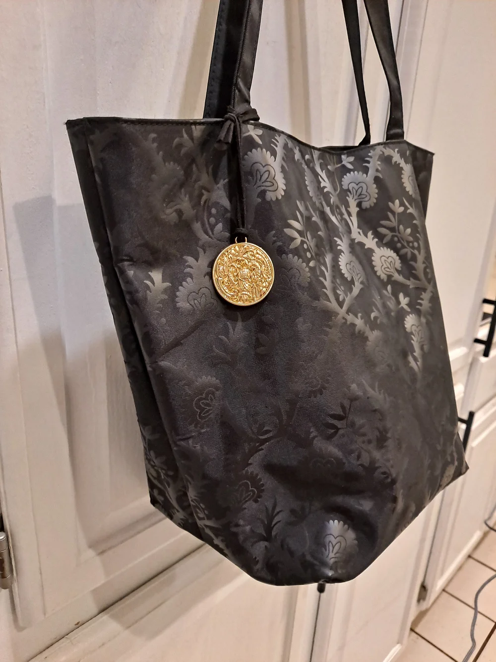 High Museum Of Art Atlanta Black Damask Floral Satin Nylon Tote Gold Medallion